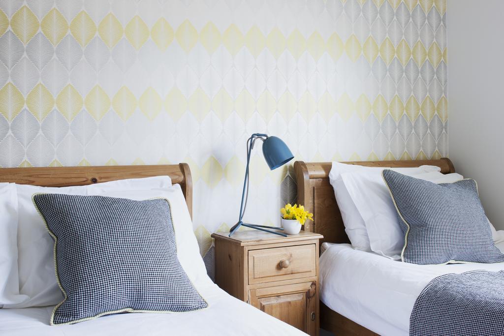 The Townhouse Strand Dunmore East Room photo